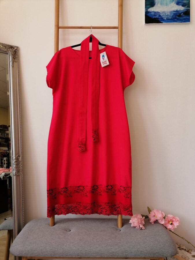 Sarkana lina kleita ar jostu.44/46.izm.
