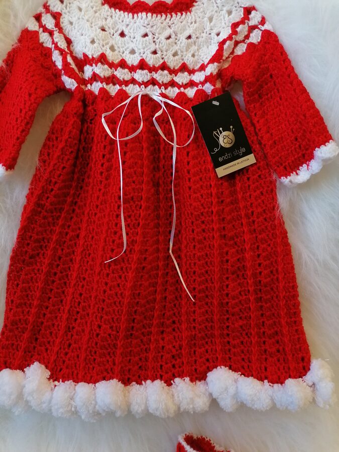 Tamborēta kleita sarkanā krāsā. 86/92 izm. Handmade.