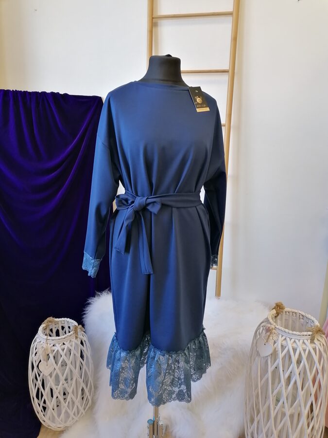 Zila sieviešu kleita ar kimono rokām, mežģīni. Oversize.