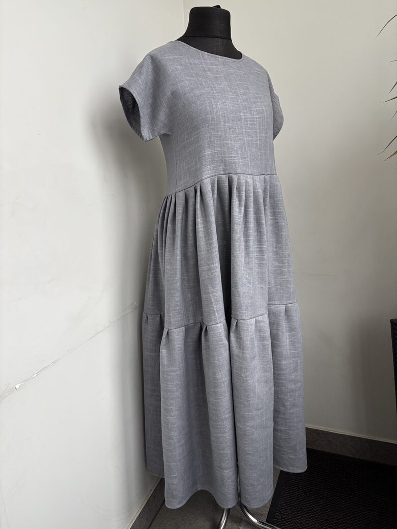 Sieviešu garā lina kleita ar volāniem.Pelēka lina kleita. 34-48.izm.