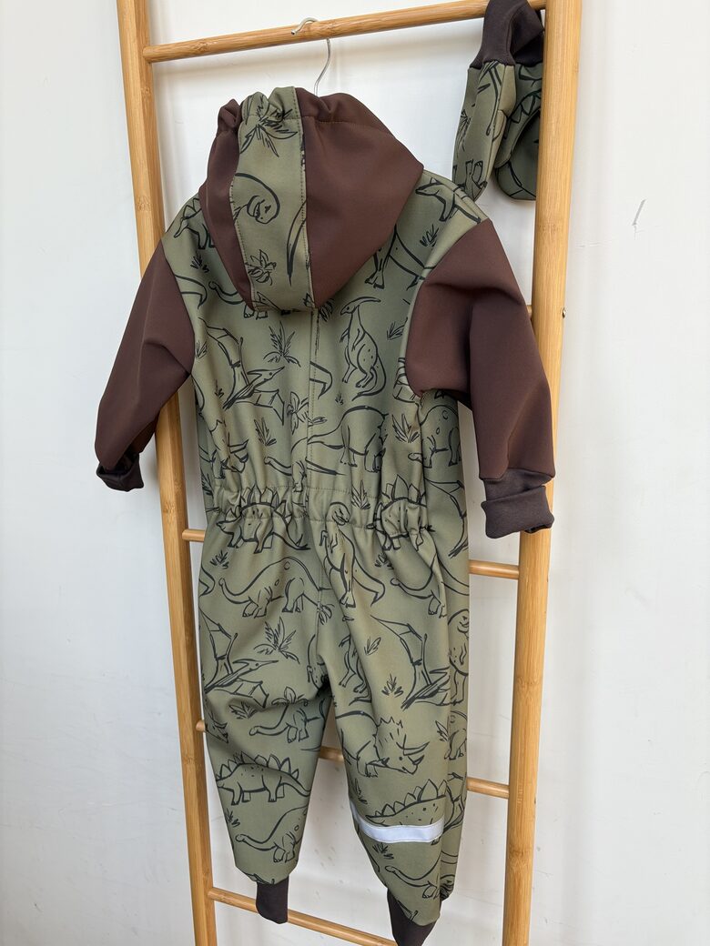 Gaišā hakī tonī starpsezonu softshell kombinezons zēniem. 74-134.izm.