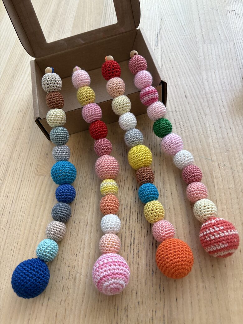 Tamborēti grabulīši, tārpiņi.