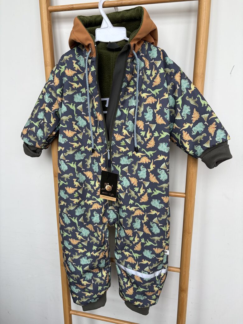 Kombinezons ar papildus flīsa oderi rudens ziemas sezonai.  92/98.izm.Dino.