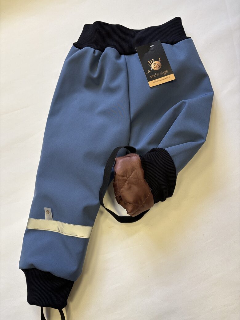 Bērnu softshell bikses ar papildus oderi.80-140.izm.