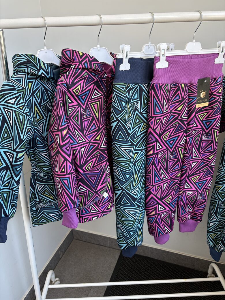 Starpsezonu softshell meiteņu jaka.Softshell bikse.CENAS ATSEVIŠĶI .80-146.izm.