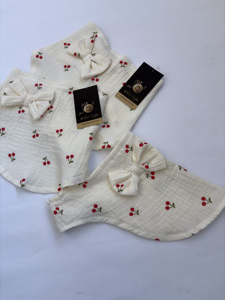 Muslīna auduma lakatiņš. ,,Ķirsītis,, 6.mēn.-7.gadi.