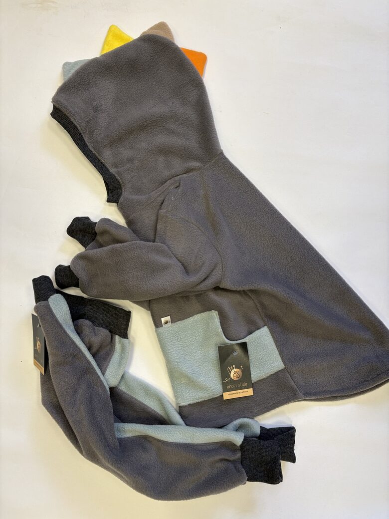 Pelēks flīsa hūdijs. Dinozaurs. Flīsa bikses. 74/80.izm.