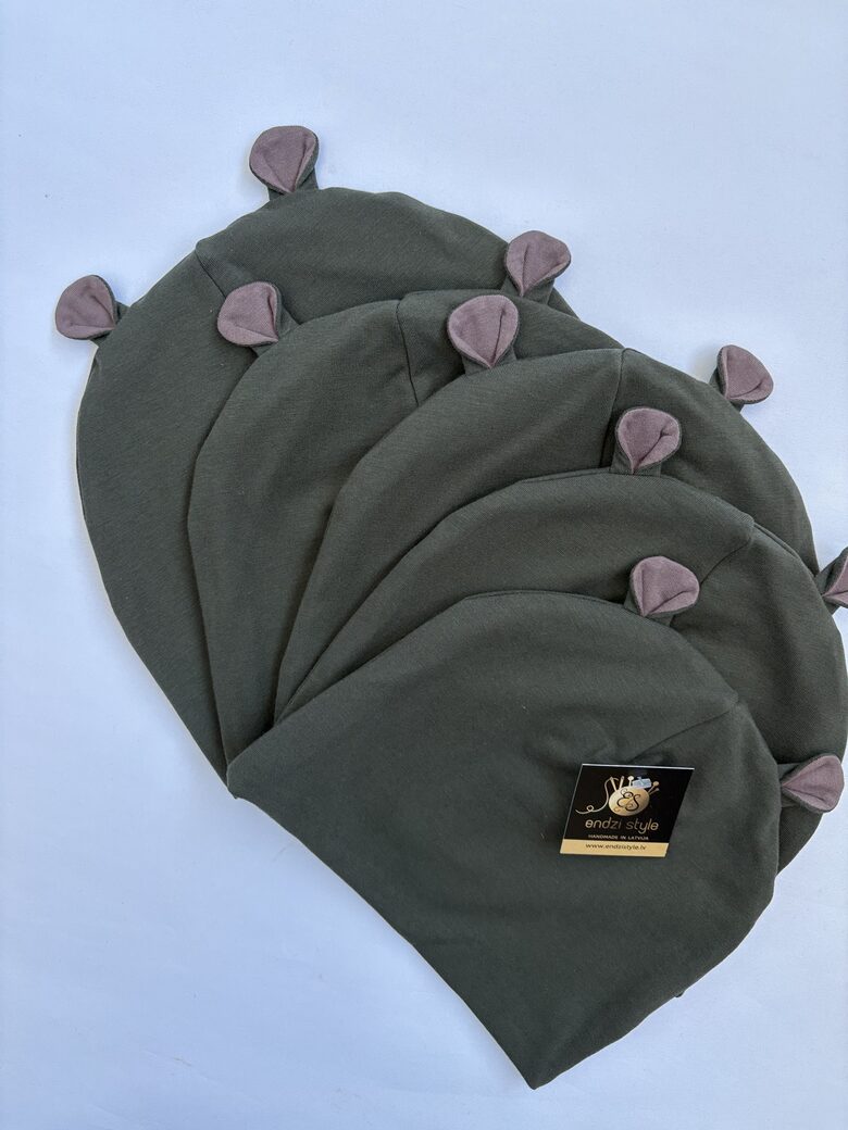 Bērnu cepures no plānās kokvilnas trikotāžas ar plāno oderi.Pavasarim.Haki.