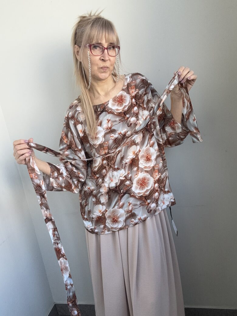 Burvīga sieviešu blūze VAI svārki .Oversize.,,Pērlīte,,