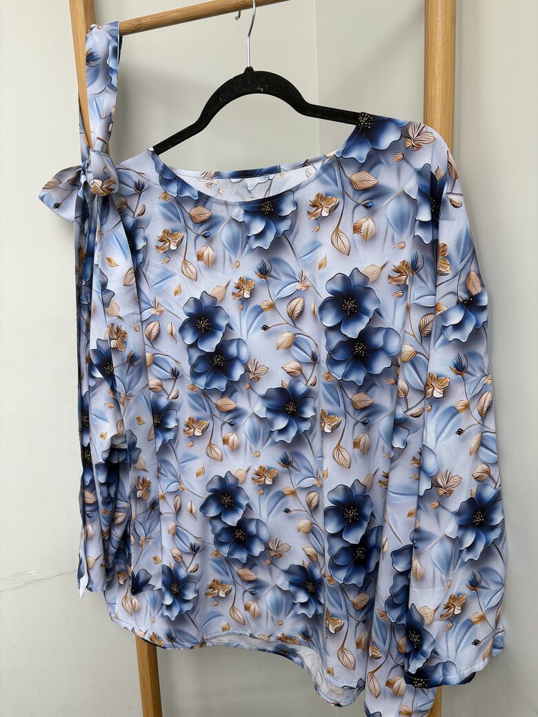 Sieviešu blūze VAI svārki..Ziedošais valgums.