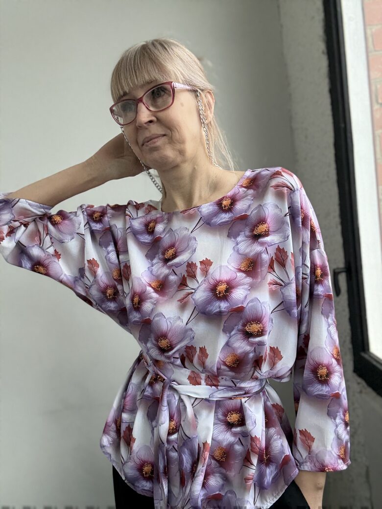  Ziedošais dižzieds. Sieviešu blūze VAI svārki.