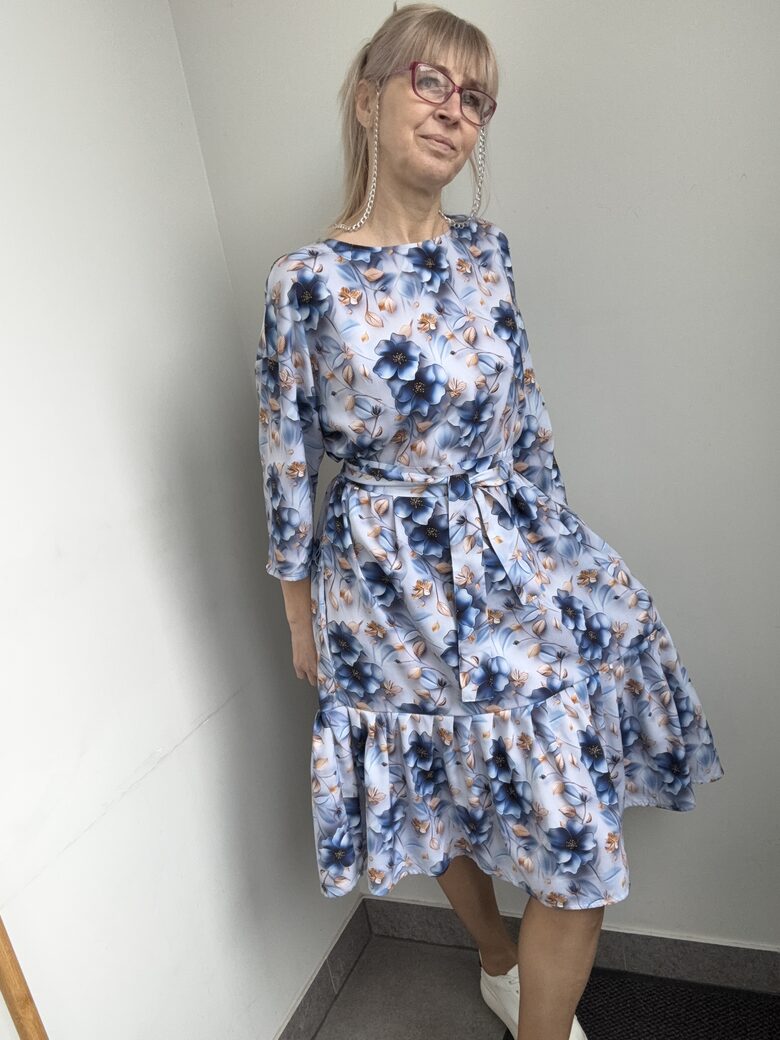 Debesu ziedu burvība.Sieviešu kleita 3 D ziedi.