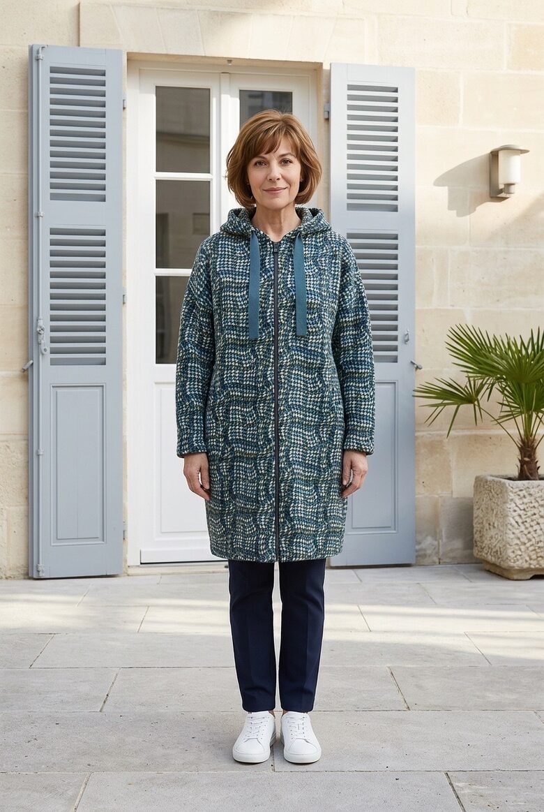 Sieviešu mētelis no softshell ar oderi. L/XL., -Oversize 136.cm.