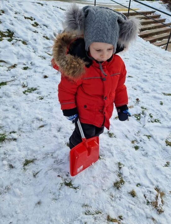 Ziemas cepure.Pīnes 2 KRĀSĀS .Apkakle. 44-54 cm.