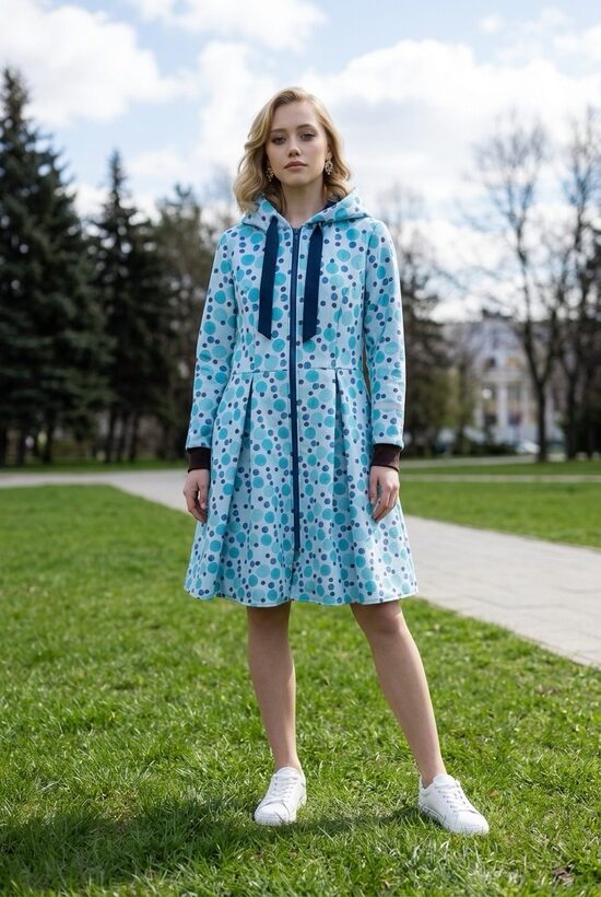 Gaiši zils sieviešu softshell mēteli bez papildus oderes. Tikai Tev. Pieejams uzreiz M.izm.