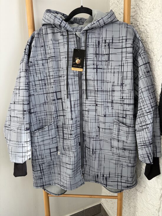 Pelēka melanža softshell sieviešu jaka ar pagarinātu aizmuguri. (134 cm)