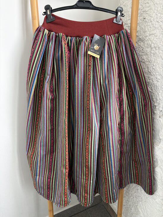 Sieviešu tautiskie svārki. Nr.-18 Garie un pusgarie svārki.