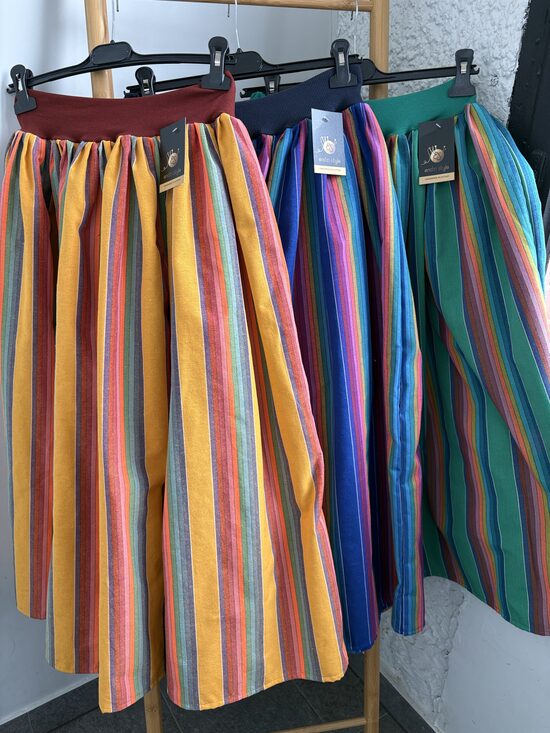 Svītraini tautiskie svārki sievietēm.NR-19.,NR-20.,NR-21. 