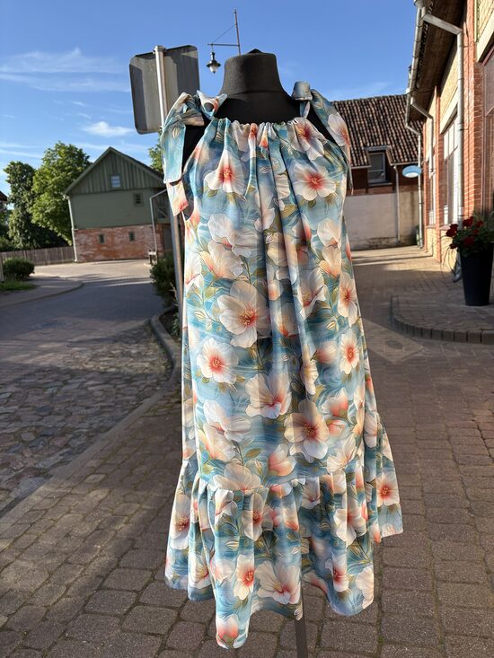 3D viskozes auduma kleita ar lencēm.