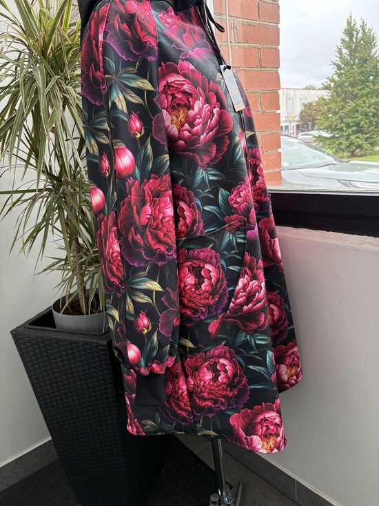 Peonijas. Sieviešu softshell mētelis ar kabatām.Oversize.REZERVĒ AUDUMS BŪS 23.JŪLIJĀ