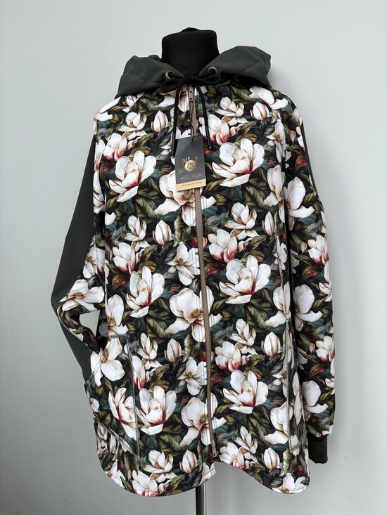 Sieviešu softshell jaka ar kabatām.