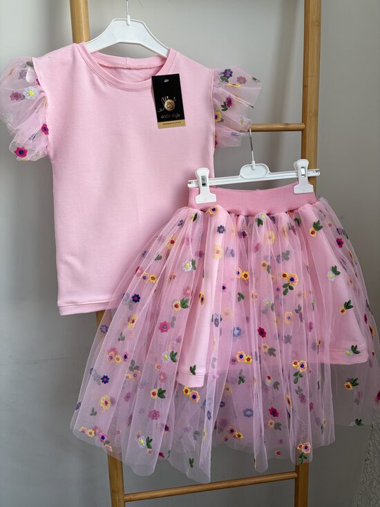 Rozā sapnis.Tilla svārki meitenēm. Blūzē meitenēm. Izšūts tills .