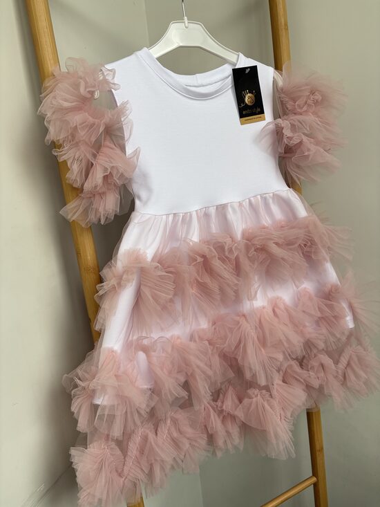 Izlaiduma kleita .Puderrozā /balts. 116/122.izm.