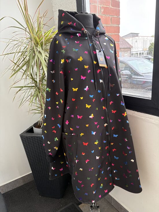 Pieejams uzreiz sieviešu softshell mētelis,2XL/4XL (krūtīs 142cm.)