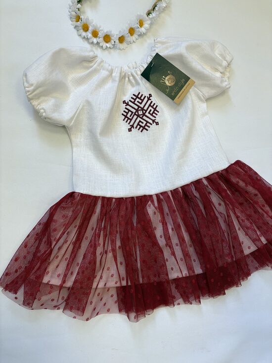 Lina kleita ar izšuvumu.Lina kleita ar tillu. 80-104.izm. ,,Ugunskrusts,, 