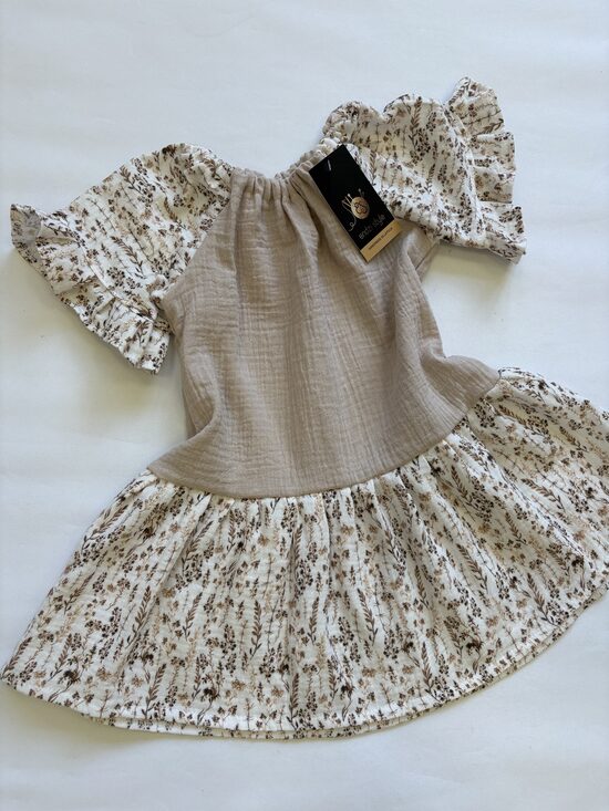 Vasarīga kleita meitenēm. Ražots Latvijā.92/98.gadi.