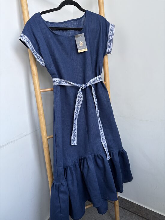 Sieviešu lina kleita ar volānu.Rakstaina  josta.Līga. XS-XL izm.