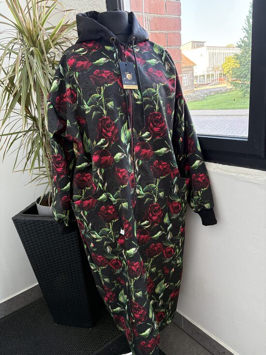 Sieviešu softshell mētelis.Rozes. (oversize 138 krūtīs) Reglāma piedurknes.