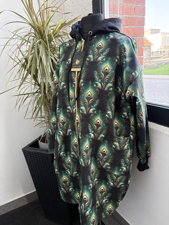 Softshell pusgarā jaka sievietēm. Spalvas. (oversize-136 cm.)
