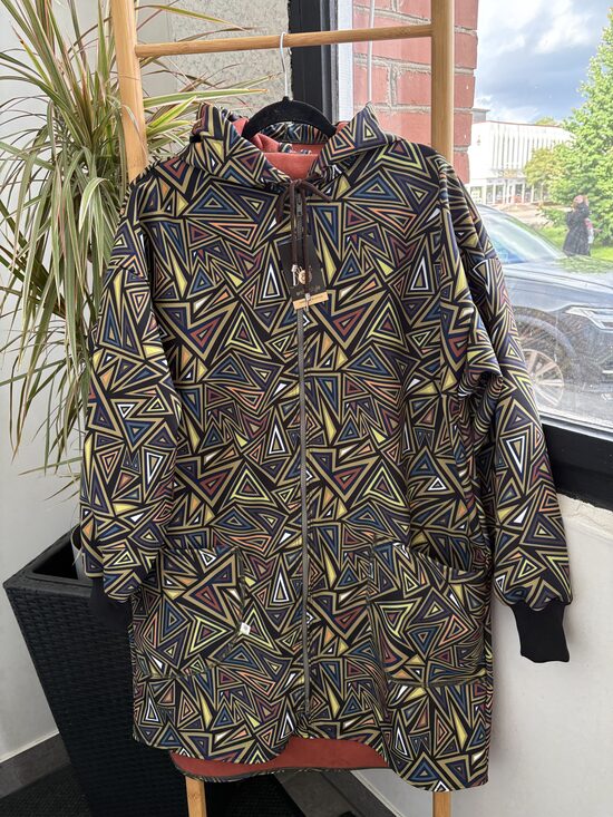 Sieviešu softshell garā jaka ar pagarinātu aizmuguri.S-6XL
