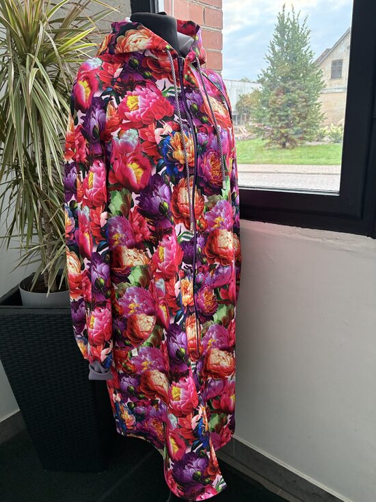 Košās peonija. Sieviešu softshell mētelis .38/40.izm.