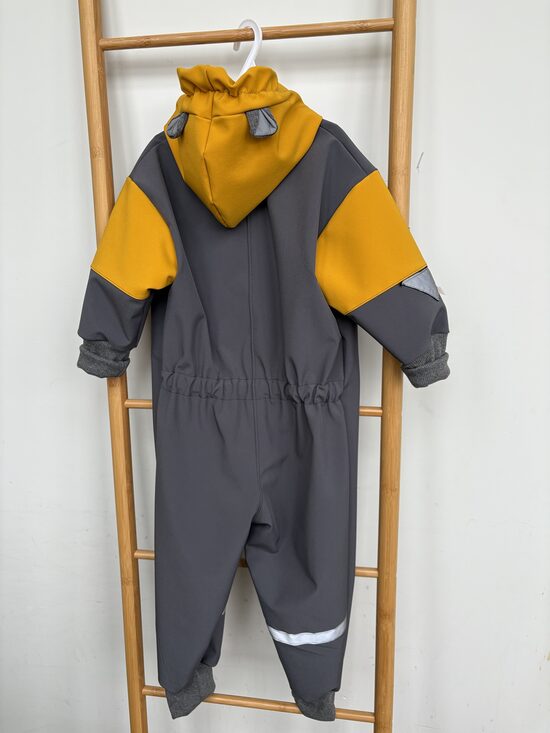 Softshell kombinezons. Tumsā atstarojošas ausis. 74-128 izm.