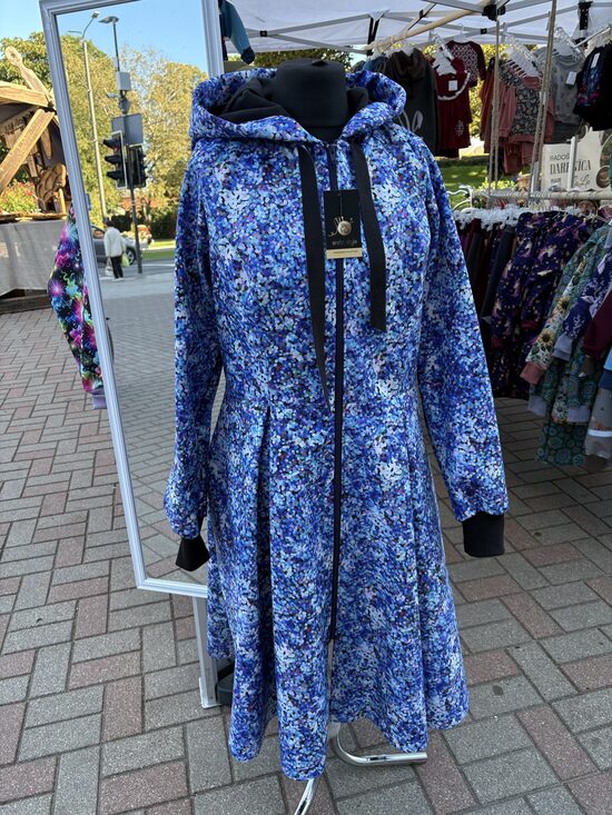 Sieviešu softshell mētelis ,pieejams uzreiz.XS izm.
