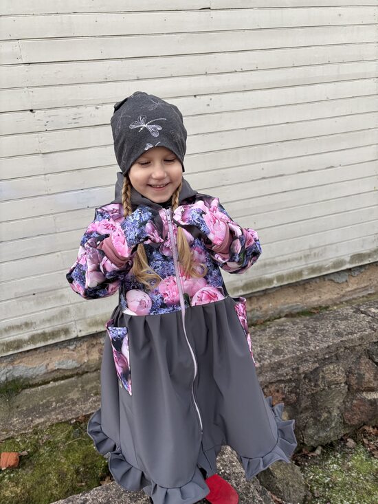 Meiteņu mētelis.Starpsezonu softshell mētelis.PELĒKS .80-140.izm.