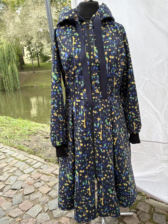Pieejams uzreiz M-izm.Sieviešu softshell starpsezonu mētelis.