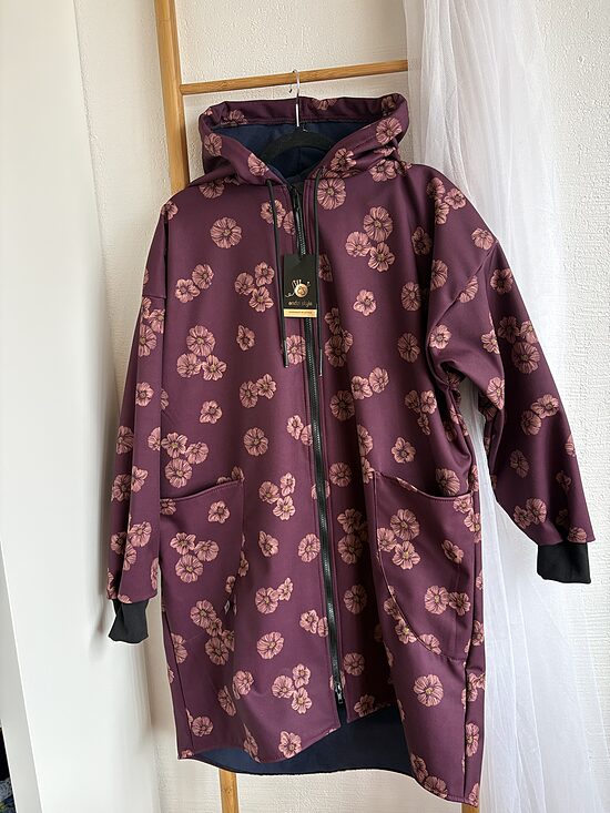 Sieviešu softshell jaka ar pagarinātu aizmuguri. Oversize.136 cm.