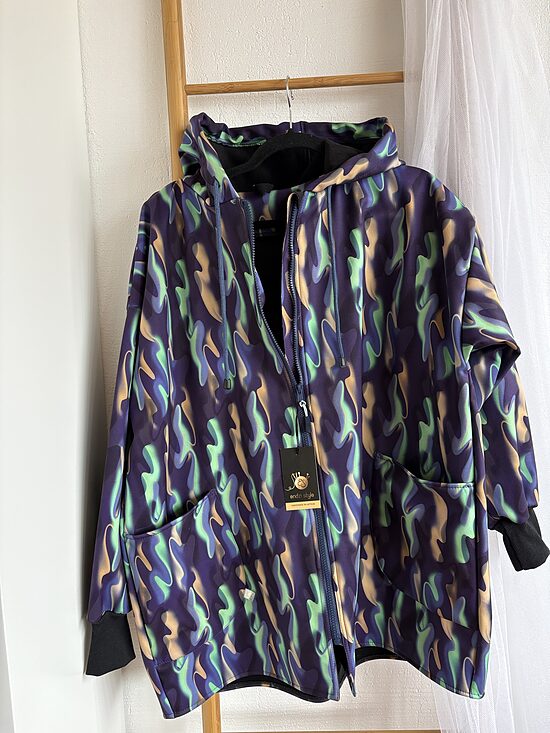 Sieviešu starpsezonu softshell jaka. Oversize. Rudens. 140 cm.