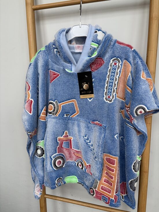 Bērnu halāts.Halāts ar kabatu . Auto. (tumsā atsarojošas kontūras )