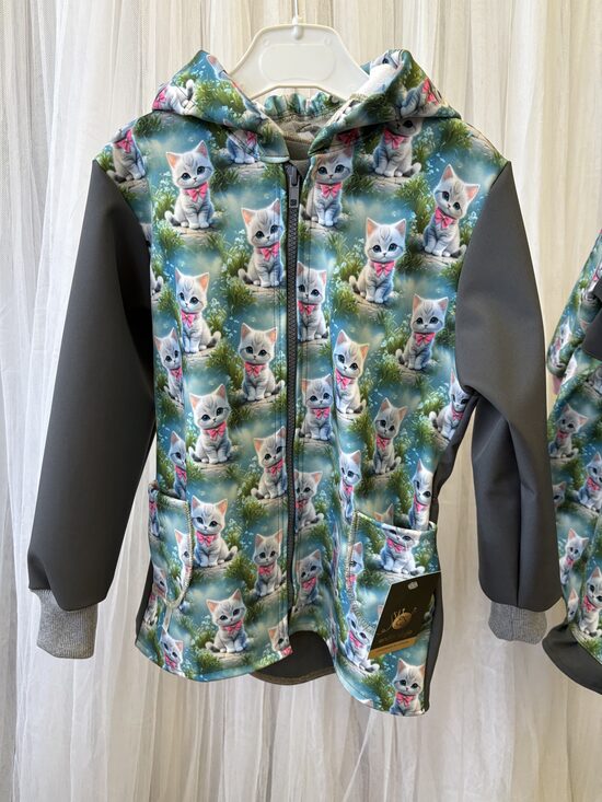 Meiteņu virsjaka no softshell auduma. 86-152.izm.