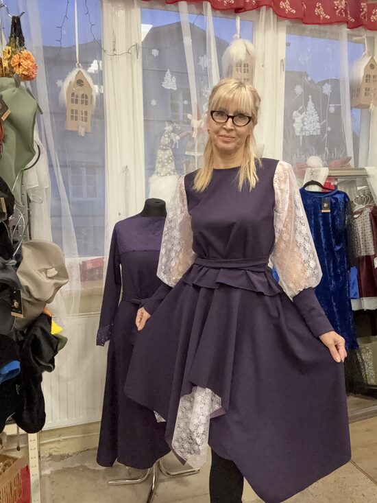 Sieviešu blūze un svārki. Lillā sapnis. M/L izm.