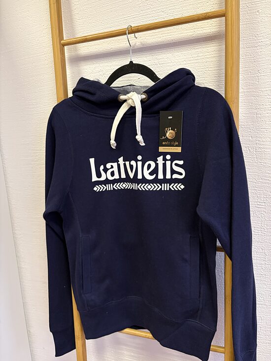 Zils hūdijs ar apdruku. ,, Latvietis,, XS