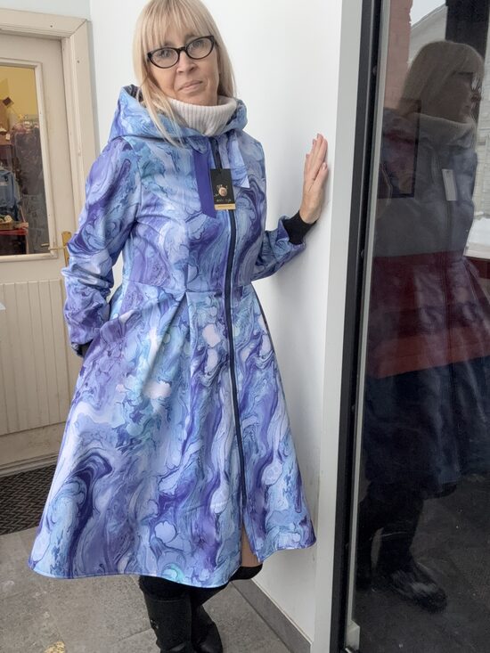 Sieviešu softshell mētelis ar volānu. Zilais marmors. XS-2XL 