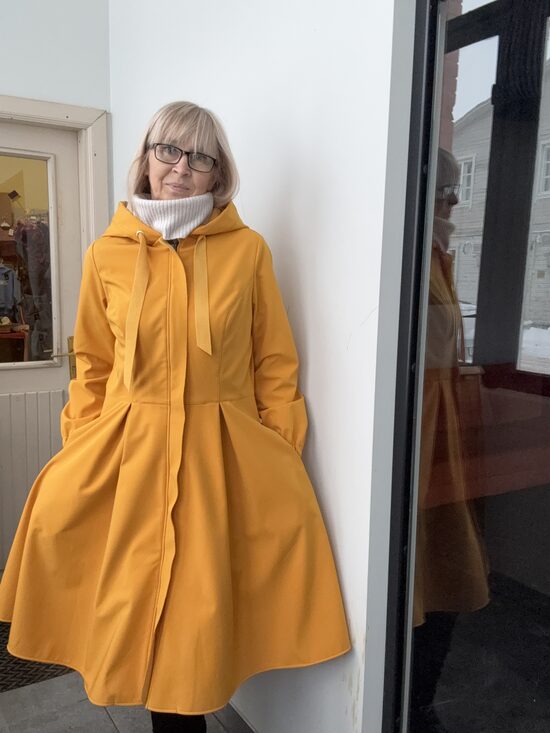 Sotshell mētelis dzeltenā krāsā. L izm.