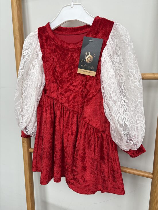 Sarkana samta auduma kleita meitenēm ar baltām mežģīnēm piedurknēs. 86/92.,98/104,izm.