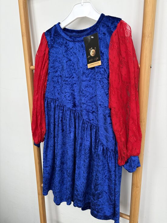 Rudzupuķu zila samta auduma kleita ar mežģīni.110/116.,116/122.,122/128.izm.