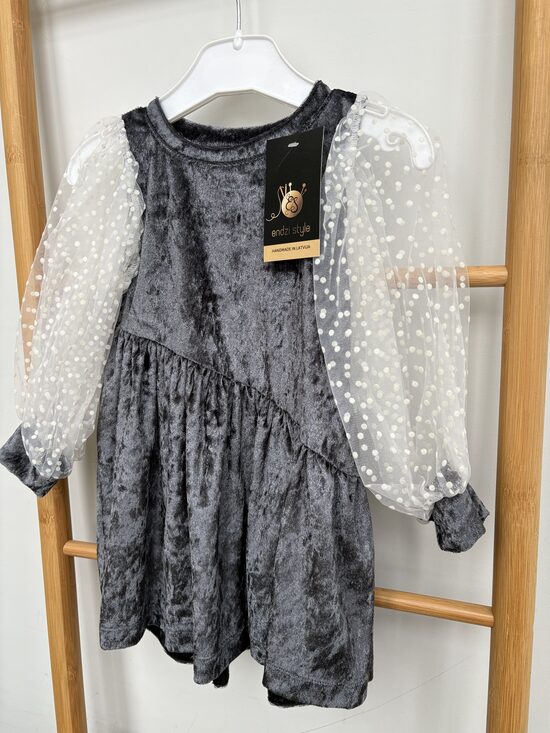 Pelēka bērnu kleita no samta auduma ar tillu.86/92.izm.